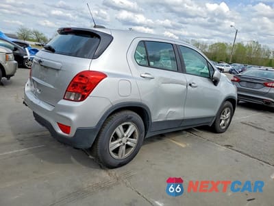 Trzecie zdjęcie samochodu z tyłu: 2020 CHEVROLET TRAX LS VIN:KL7CJKSB4LB311523 - miniatura