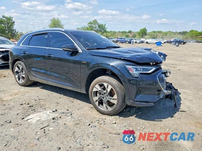 Czwarte zdjęcie samochodu z boku: 2021 AUDI E-TRON PREMIUM VIN:WA1AAAGEXMB020642 - miniatura