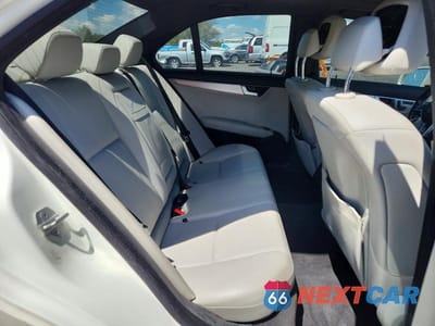 Zdjęcie 10 z 12 samochodu: 2014 MERCEDES-BENZ C 250 VIN:WDDGF4HB9EG215990 - miniatura
