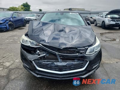 Piąte zdjęcie samochodu w środku: 2017 CHEVROLET CRUZE LS VIN:1G1BC5SMXH7217628 - miniatura