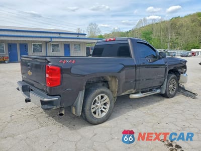 Trzecie zdjęcie samochodu z tyłu: 2018 CHEVROLET SILVERADO K1500 LT VIN:1GCNKREC0JZ243327 - miniatura