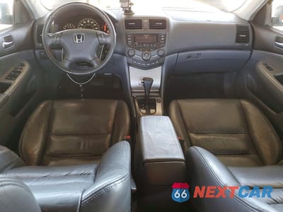 Zdjęcie 8 z 12 samochodu: 2004 HONDA ACCORD EX VIN:1HGCM66564A097746 - miniatura