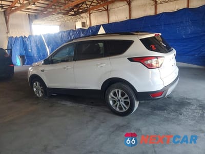 Drugie zdjęcie samochodu z przodu: 2018 FORD ESCAPE SE VIN:1FMCU0GD4JUA48021 - miniatura