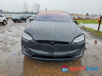 Piąte zdjęcie samochodu w środku: 2021 TESLA MODEL X VIN:5YJXCAE20MF322912 - miniatura