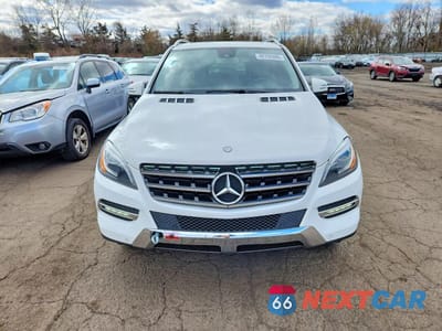 Piąte zdjęcie samochodu w środku: 2015 MERCEDES-BENZ ML 350 4MATIC VIN:4JGDA5HB8FA489943 - miniatura