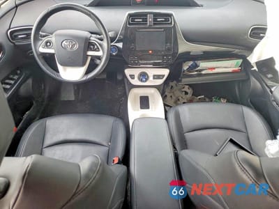 Zdjęcie 8 z 12 samochodu: 2016 TOYOTA PRIUS FOUR VIN:JTDKARFU6G3507093 - miniatura