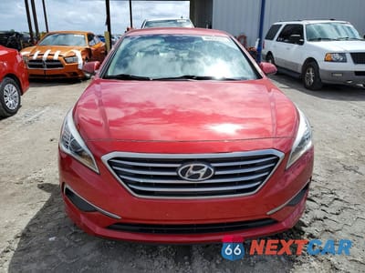 Piąte zdjęcie samochodu w środku: 2017 HYUNDAI SONATA SE VIN:5NPE24AF2HH590128 - miniatura