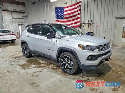 Czwarte zdjęcie samochodu z boku: 2025 JEEP COMPASS LIMITED VIN:3C4NJDCN4ST621443 - miniatura