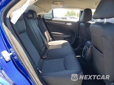Zdjęcie 10 z 12 samochodu: 2020 CHRYSLER 300 TOURING VIN:2C3CCAAG0LH112176 - miniatura