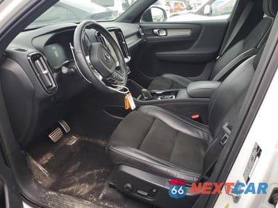 Zdjęcie 7 z 13 samochodu: 2021 VOLVO XC40 T5 R-DESIGN VIN:YV4162UM5M2522514 - miniatura