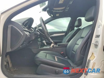 Zdjęcie 7 z 12 samochodu: 2010 MERCEDES-BENZ C 300 VIN:WDDGF5EB3AA401578 - miniatura