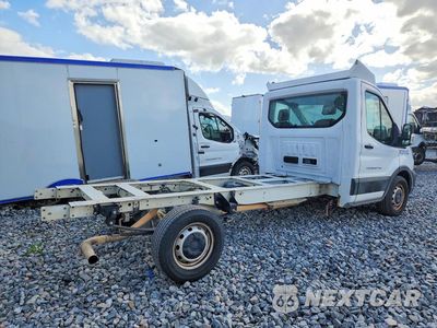 Trzecie zdjęcie samochodu z tyłu: 2021 FORD TRANSIT TRUCK CAB AND CHASSIS VIN:1FDBW5Z88MKA79954 - miniatura