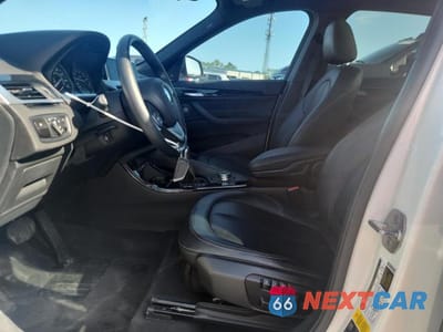 Zdjęcie 7 z 13 samochodu: 2016 BMW X1 XDRIVE28I VIN:WBXHT3C36GP882815 - miniatura