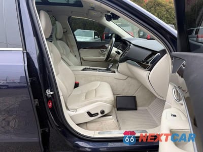 Piąte zdjęcie samochodu w środku: 2016 VOLVO XC90 T6 VIN:YV4A22PK9G1052410 - miniatura