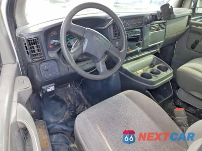 Zdjęcie 8 z 13 samochodu: 2006 GMC SAVANA G3500 VIN:1GTHG352361142548 - miniatura