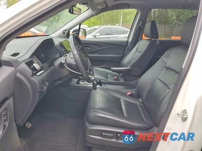 Zdjęcie 7 z 12 samochodu: 2019 HONDA PILOT TOURING VIN:5FNYF6H98KB080580 - miniatura