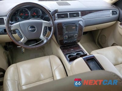 Zdjęcie 8 z 13 samochodu: 2011 GMC YUKON XL DENALI VIN:1GKS2MEF4BR299924 - miniatura