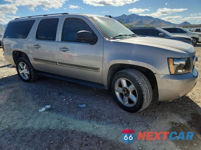 Czwarte zdjęcie samochodu z boku: 2007 CHEVROLET SUBURBAN K1500 VIN:3GNFK16387G145571 - miniatura