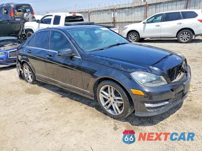 Czwarte zdjęcie samochodu z boku: 2014 MERCEDES-BENZ C 250 VIN:WDDGF4HB3EG249441 - miniatura