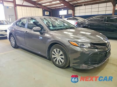 Czwarte zdjęcie samochodu z boku: 2020 TOYOTA CAMRY LE VIN:4T1C31AKXLU520015 - miniatura