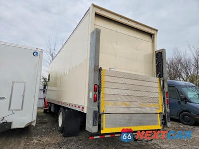 Trzecie zdjęcie samochodu z tyłu: 2018 FREIGHTLINER BUSINESS CLASS M2 REFRIGERATED BOX TRUCK VIN:3ALACXFEXJDJS9657 - miniatura