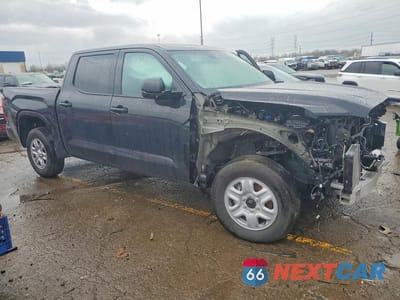Czwarte zdjęcie samochodu z boku: 2025 TOYOTA TUNDRA SR VIN:5TFKB5DB1SX296748 - miniatura