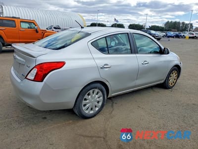 Trzecie zdjęcie samochodu z tyłu: 2013 NISSAN VERSA 1.6 S VIN:3N1CN7AP5DL853508 - miniatura