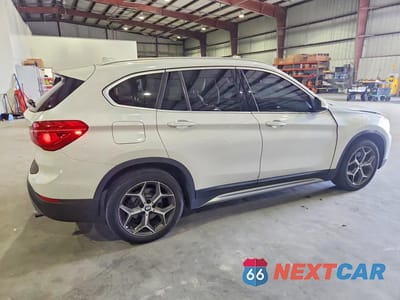Trzecie zdjęcie samochodu z tyłu: 2018 BMW X1 SDRIVE28I VIN:WBXHU7C37J5L08554 - miniatura