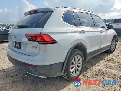 Trzecie zdjęcie samochodu z tyłu: 2018 VOLKSWAGEN TIGUAN VIN:3VV0B7AX8JM104105 - miniatura
