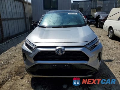 Piąte zdjęcie samochodu w środku: 2024 TOYOTA RAV4 XSE VIN:JTME6RFV8RJ061504 - miniatura