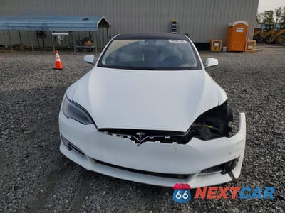 Piąte zdjęcie samochodu w środku: 2018 TESLA MODEL S VIN:5YJSA1E20JF244434 - miniatura