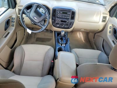 Zdjęcie 8 z 13 samochodu: 2005 FORD ESCAPE XLS VIN:1FMCU02Z75DA26524 - miniatura