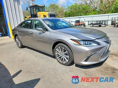 Czwarte zdjęcie samochodu z boku: 2021 LEXUS ES 250 BASE VIN:58AD11D18MU005070 - miniatura