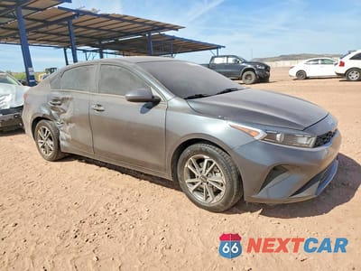 Czwarte zdjęcie samochodu z boku: 2022 KIA FORTE LXS VIN:3KPF24AD6NE437030 - miniatura