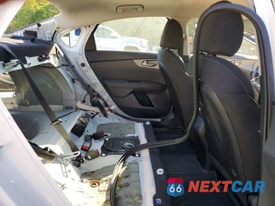 Zdjęcie 10 z 12 samochodu: 2021 KIA FORTE LXS VIN:3KPF24AD4ME352069 - miniatura