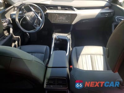 Zdjęcie 8 z 13 samochodu: 2022 AUDI E-TRON PREMIUM VIN:WA1AAAGE0NB009960 - miniatura