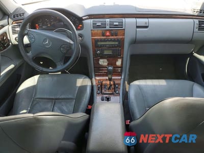 Zdjęcie 8 z 12 samochodu: 2000 MERCEDES-BENZ E 320 VIN:WDBJF65J8YA971162 - miniatura