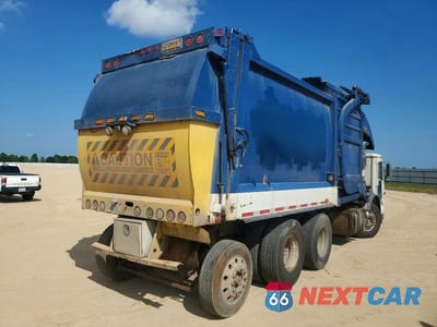 Czwarte zdjęcie samochodu z boku: 2016 MACK LEU613 REFUSE TRUCK VIN:1M2AU04C8GM010674 - miniatura