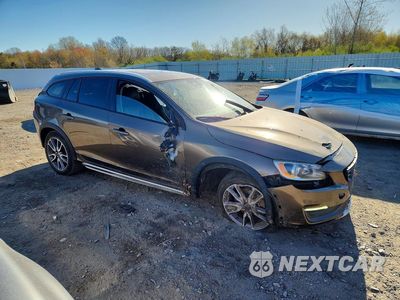 Czwarte zdjęcie samochodu z boku: 2015 VOLVO V60 CROSS COUNTRY PREMIER VIN:YV4612HKXF1002010 - miniatura