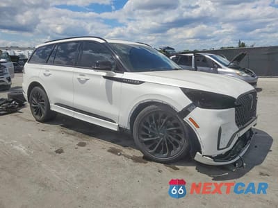 Czwarte zdjęcie samochodu z boku: 2025 LINCOLN AVIATOR RESERVE VIN:5LM5J7WC7SGL26801 - miniatura