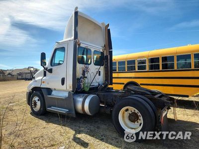Trzecie zdjęcie samochodu z tyłu: 2016 FREIGHTLINER CASCADIA 125 SEMI TRUCK VIN:1FUBGEDV3GLHC5762 - miniatura