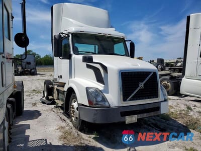 2017 VOLVO VNL SEMI TRUCK 4V4N39TG3HN987979 - główne zdjęcie licytacji z USA - miniatura