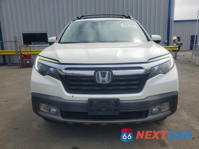 Piąte zdjęcie samochodu w środku: 2017 HONDA RIDGELINE RTL VIN:5FPYK3F70HB002841 - miniatura