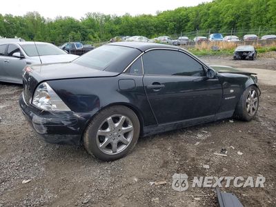 Trzecie zdjęcie samochodu z tyłu: 1998 MERCEDES-BENZ SLK 230 KOMPRESSOR VIN:WDBKK47F6WF071955 - miniatura
