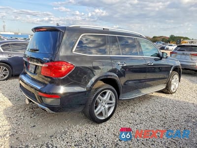 Trzecie zdjęcie samochodu z tyłu: 2015 MERCEDES-BENZ GL 550 4MATIC VIN:4JGDF7DE5FA442804 - miniatura