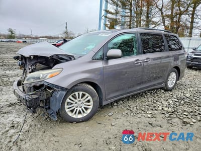 2017 TOYOTA SIENNA SE PREMIUM 8-PASSENGER 5TDXZ3DC9HS790658 - główne zdjęcie licytacji z USA - miniatura
