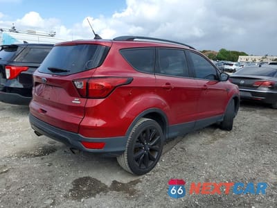 Trzecie zdjęcie samochodu z tyłu: 2019 FORD ESCAPE SE VIN:1FMCU0GD2KUB07715 - miniatura