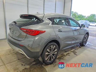 Trzecie zdjęcie samochodu z tyłu: 2018 INFINITI QX30 LUXURY VIN:SJKCH5CR2JA043714 - miniatura