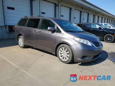 Czwarte zdjęcie samochodu z boku: 2016 TOYOTA SIENNA LE 7-PASSENGER VIN:5TDJK3DC5GS143876 - miniatura