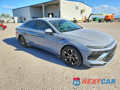 Czwarte zdjęcie samochodu z boku: 2024 HYUNDAI SONATA SEL VIN:KMHL64JA9RA407540 - miniatura